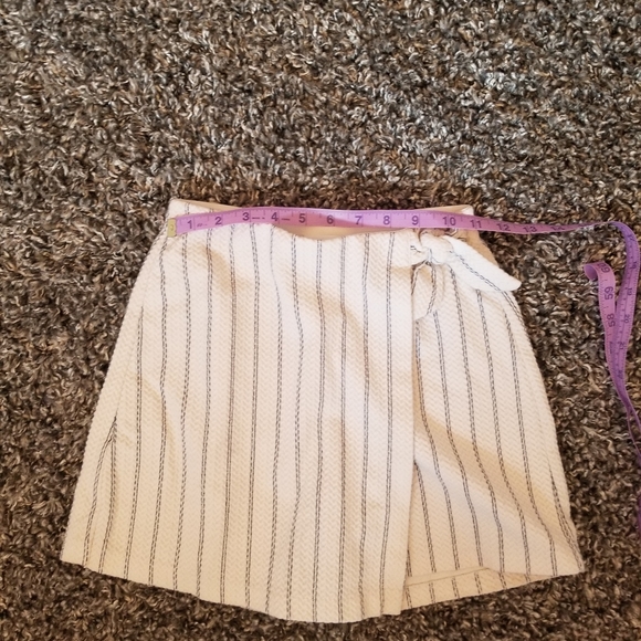 Used black and white stripes skort - Picture 3 of 4